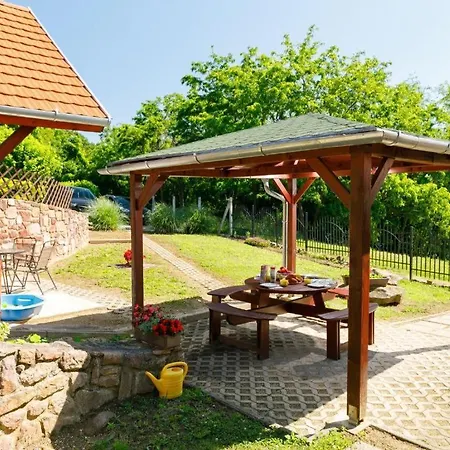Ferienhaus Yellow House Ábrahámhegy